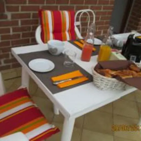 Alojamento de Acomodação e Pequeno-almoço Et D'hotes Les Hortensias Lillers